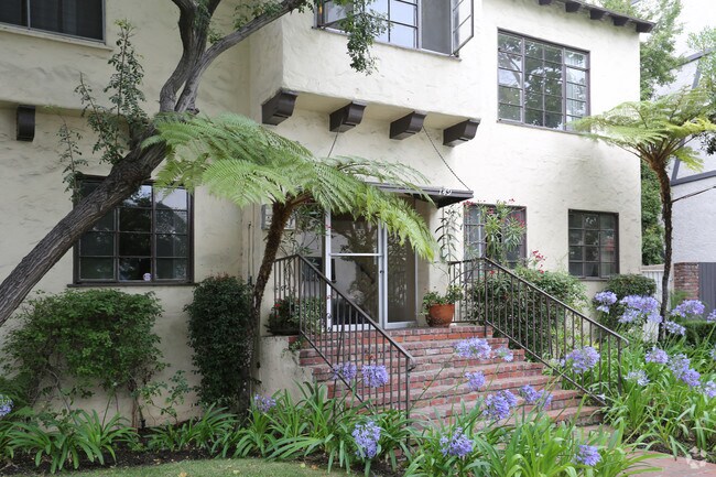 Building Photo - 149 S Oakhurst Dr