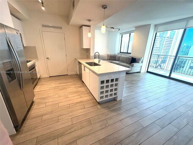 Foto del edificio - 999 SW 1st Ave