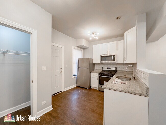 Foto del edificio - 3303 N Harding Ave