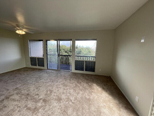 Building Photo - HILLSIDE TERRACE IV 3/2.5/2 A/C, W/D, stor...