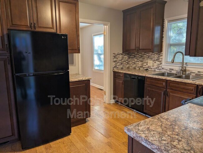 Foto del edificio - 448 E John St