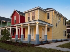 Building Photo - 534 SW 6th Pl