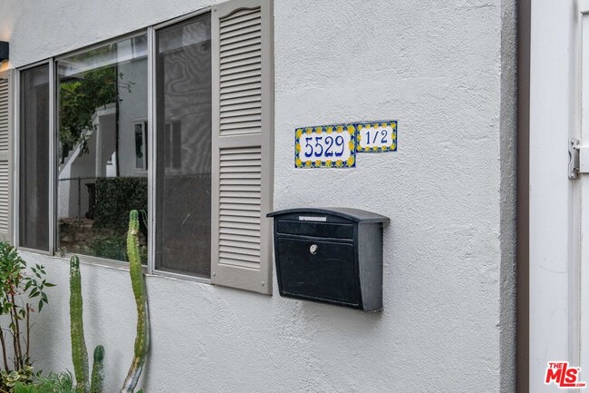 Foto del edificio - 5529 Cartwright Ave