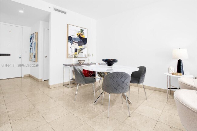 Foto del edificio - 801 Brickell Key Blvd