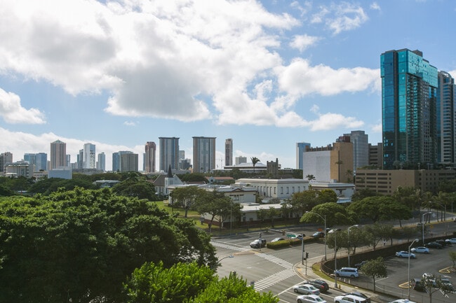 Building Photo - 1511 Nuuanu Ave