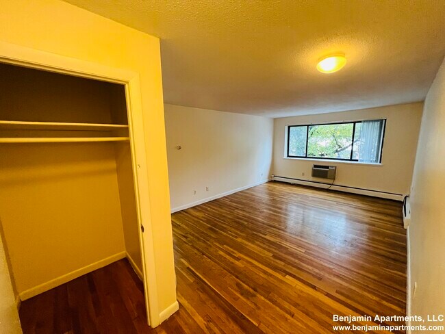 Foto del edificio - 122 Dustin St