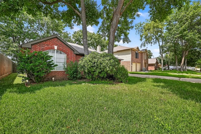 Building Photo - 17162 Summer Hollow Dr