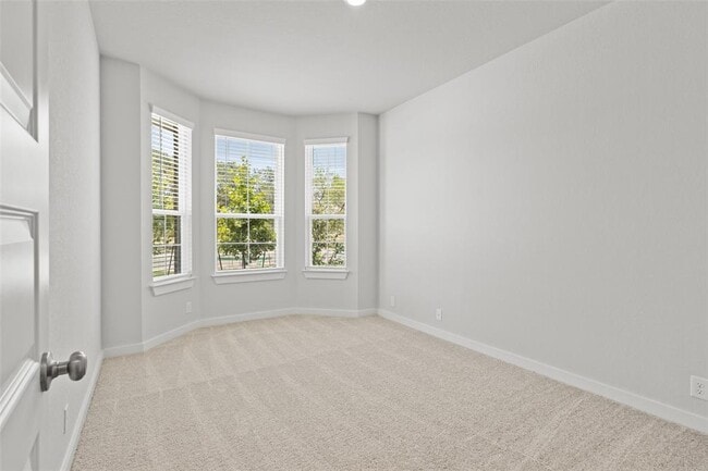 Building Photo - 2918 Alster