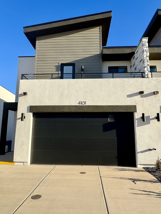 Foto del edificio - 4101 Baywood Dr