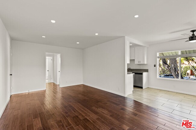 Foto del edificio - 1006 Havenhurst Dr
