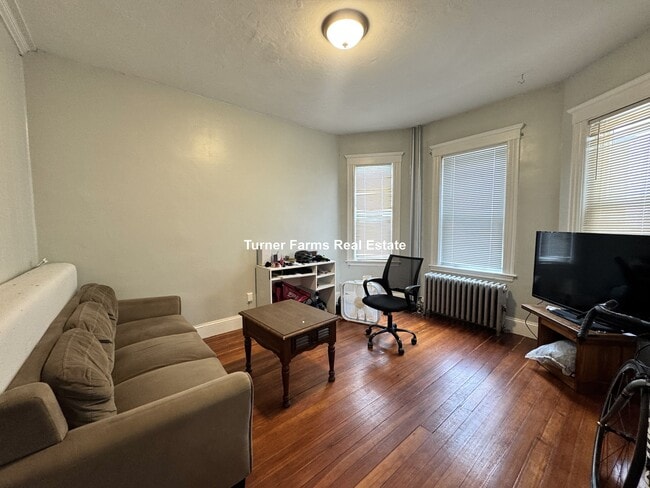 Building Photo - 15 Cawfield St
