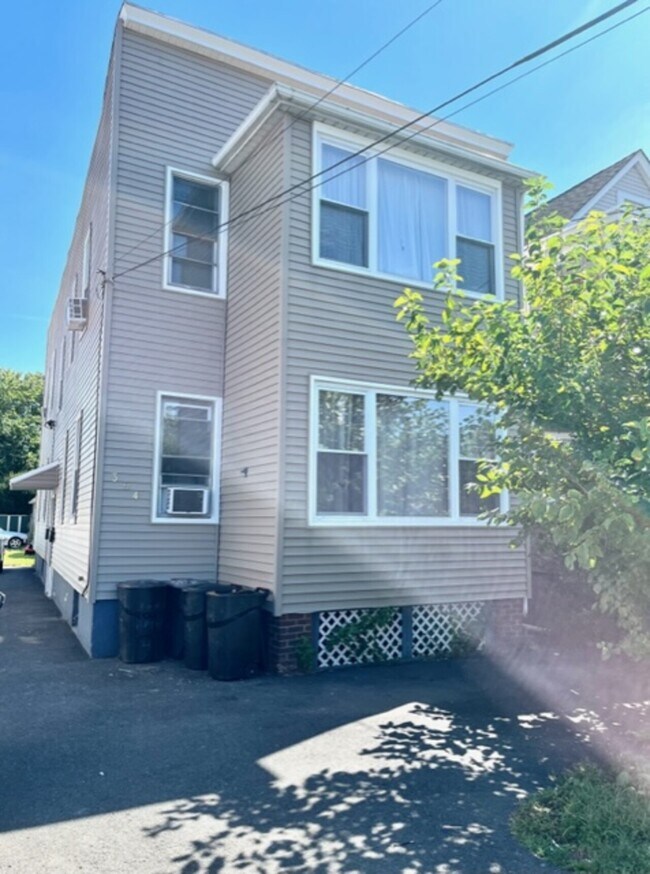 364 River Dr Unit 2, Garfield, NJ 07026 Condo for Rent in Garfield