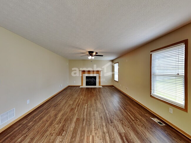 Building Photo - 5677 Stevens Dr