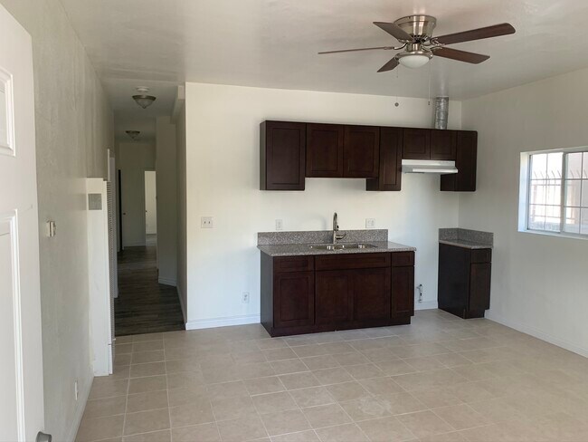 Foto del edificio - 210 E 23rd St