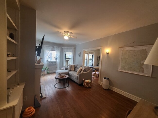 Building Photo - 547 W Brompton Ave
