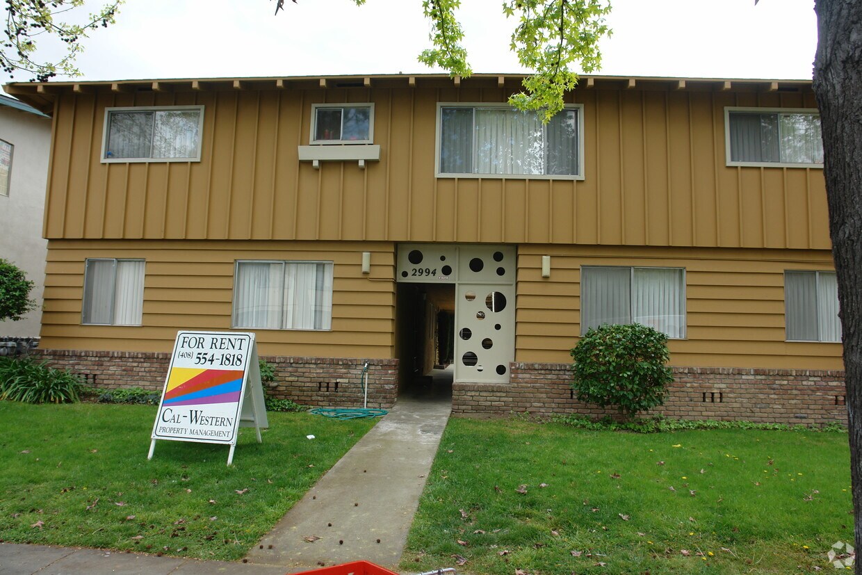 Building Photo - 2994 Huff Ave