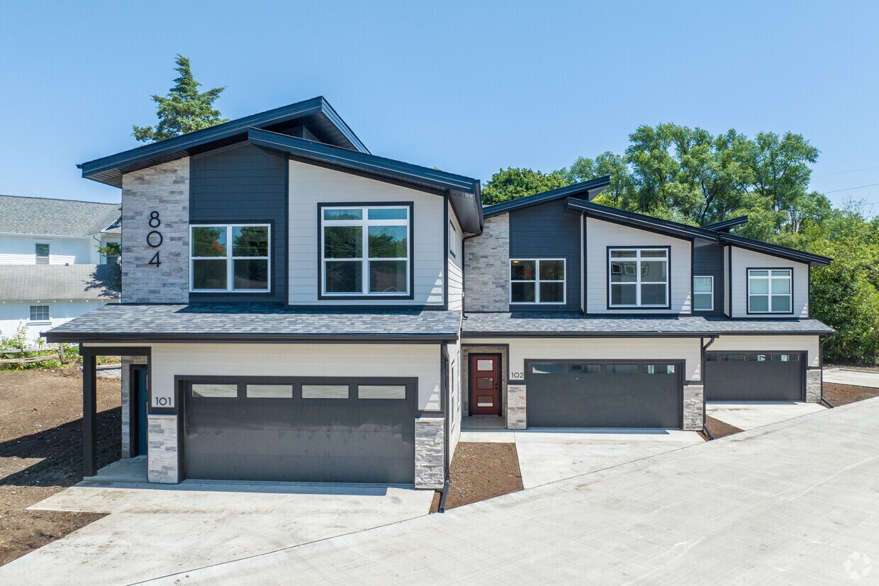 Delaware Townhomes Apartments in Ames, IA