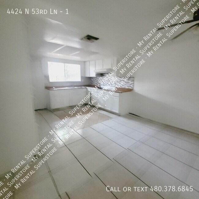 Building Photo - 4424 N 53rd Ln
