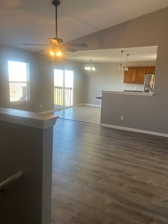 Foto del edificio - Beautiful 5 Bedroom Home!