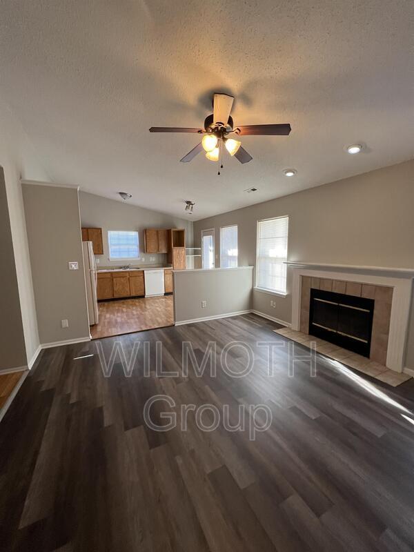 Foto del edificio - 5858 Rolling Bluff Ln
