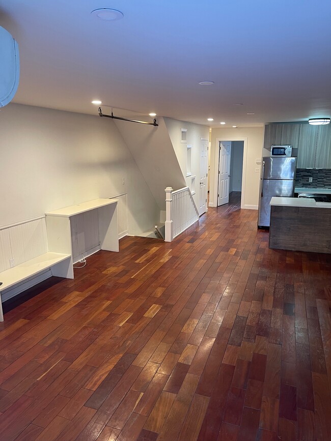 Building Photo - 852 Park Pl