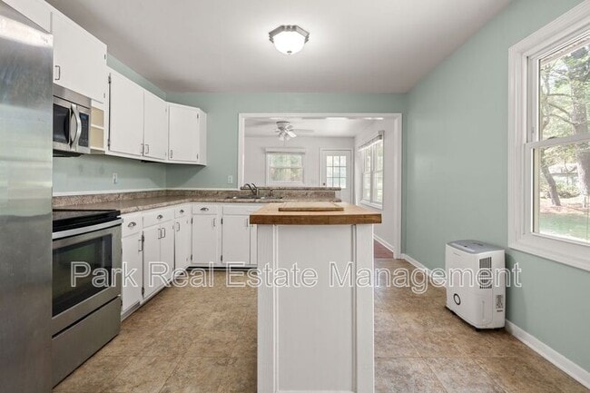 Building Photo - 8907 Rollingwood Rd