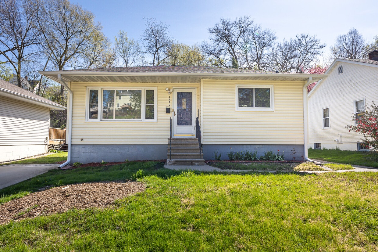 1800 Adair St, Dubuque, IA 52001 House Rental in Dubuque, IA