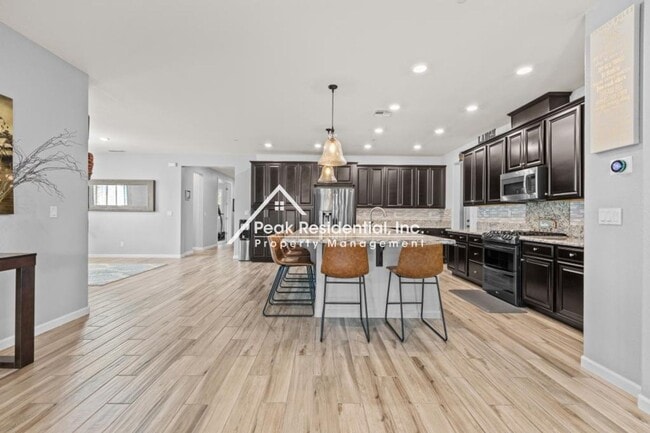 Building Photo - 4 br, 2.5 bath House - 5002 Birch Valley Wy