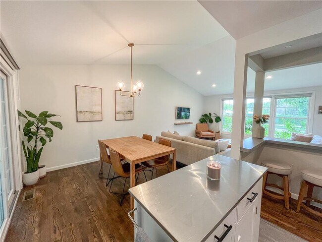 Building Photo - 3225 Bingen Rd