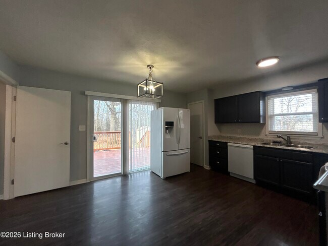 Building Photo - 5510 Baywood Dr