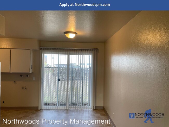 Building Photo - 3 br, 1 bath House - 3101 Bursell Rd Unit #3