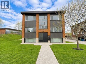 Building Photo - 281 Lorne Ave