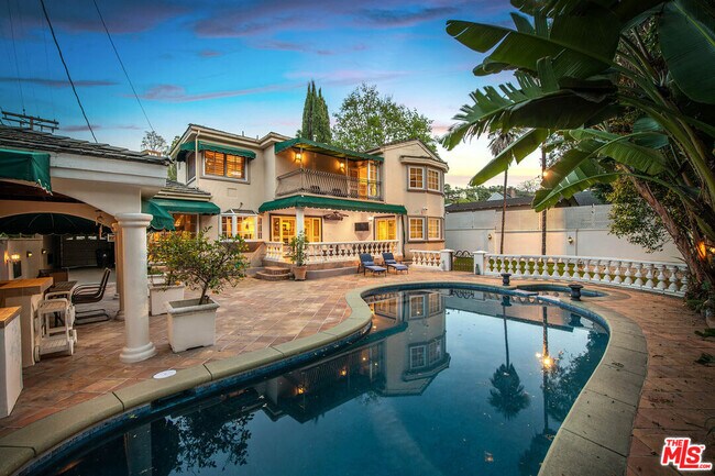 Foto del edificio - 4063 Benedict Canyon Dr