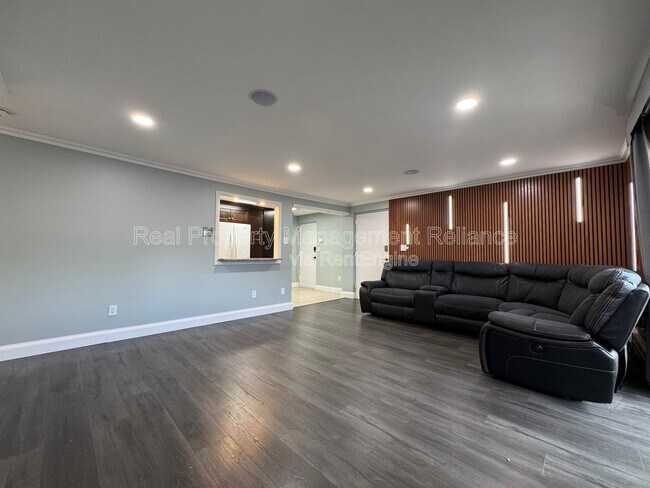 Building Photo - 50 Colonial Dr