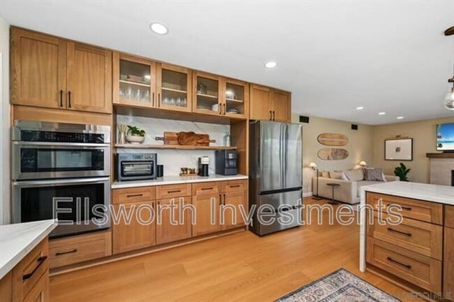 Foto del edificio - 1225 Fallbrook Ct
