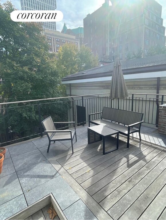 Building Photo - 123 Henry St