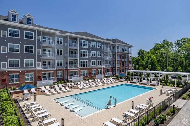 Highgate at Livingston 100 Eisenhower Pky Livingston, NJ 07039 - Main Image