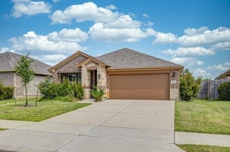 Building Photo - 2031 Stella Pne Dr