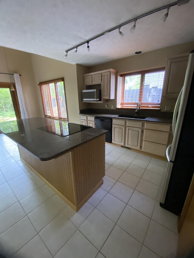 923 Wind Forest Dr, Springboro, OH 45066 House for Rent in Springboro