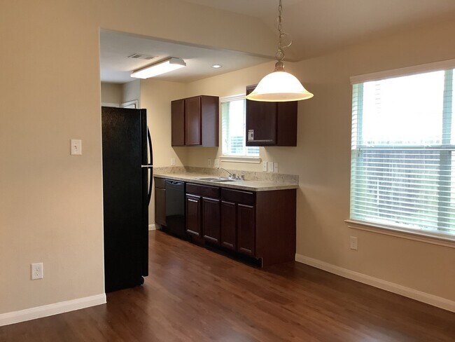 Foto del edificio - 6019 Brenwood Trails Ln