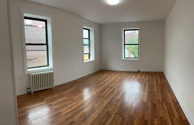 Foto del edificio - 6264 Saunders St