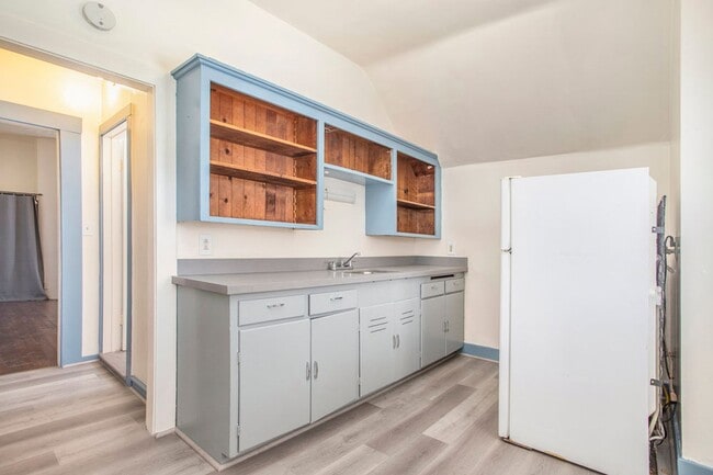 Building Photo - 2308 Woolsey st. #3 - Studio | 1 bath | Up...