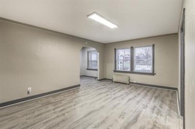 Foto del edificio - 807 Clara Ave