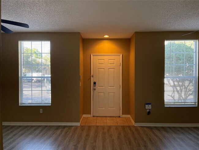 Foto del edificio - 30120 Barnaby Ln
