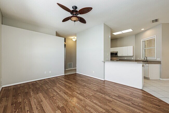 Foto del edificio - 6282 Rock Creek Cir