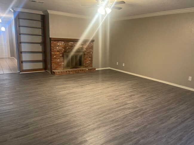 Building Photo - 3/2/2 Longview ISD