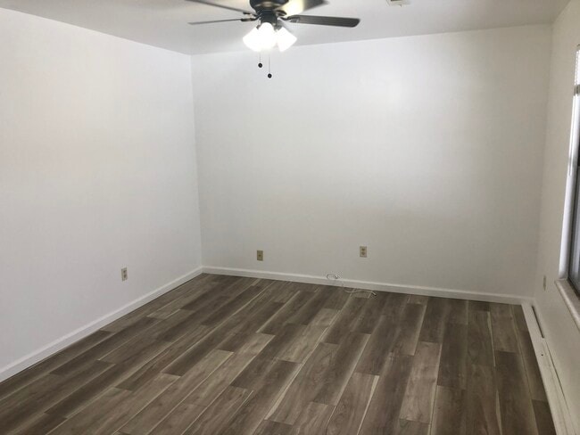 Building Photo - 630 S 4th St