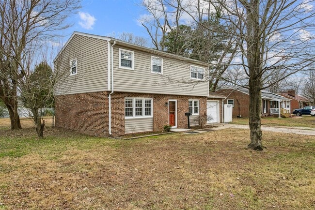 Building Photo - Home in Newport News, 4 beds / 2.5 baths