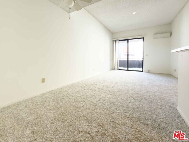 Foto del edificio - 222 S Central Ave