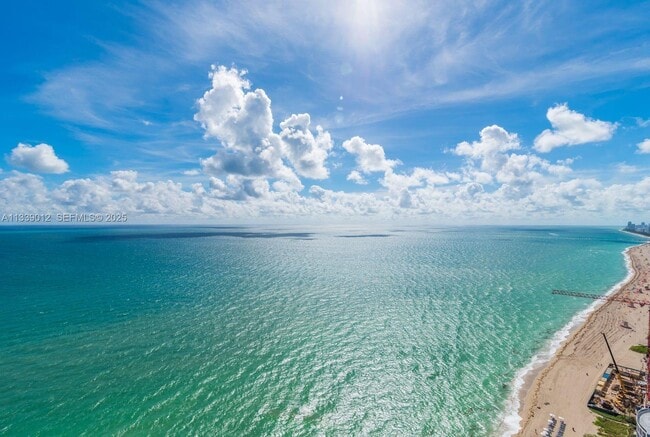 Foto del edificio - 16001 Collins Ave